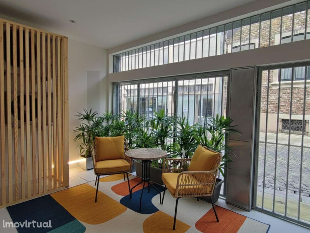 Apartamento T2 renovado com varanda fechada em Lordelo do Ouro, Porto - Grande imagem: 2/18