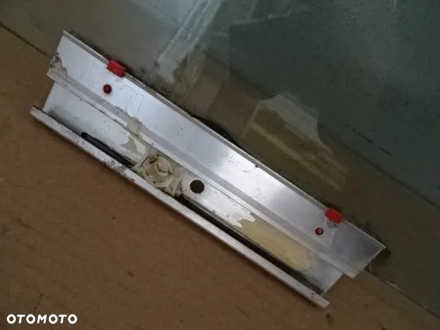 SZYBA DRZWI LEWY TYŁ BMW E36 KOMBI NR894 - 6
