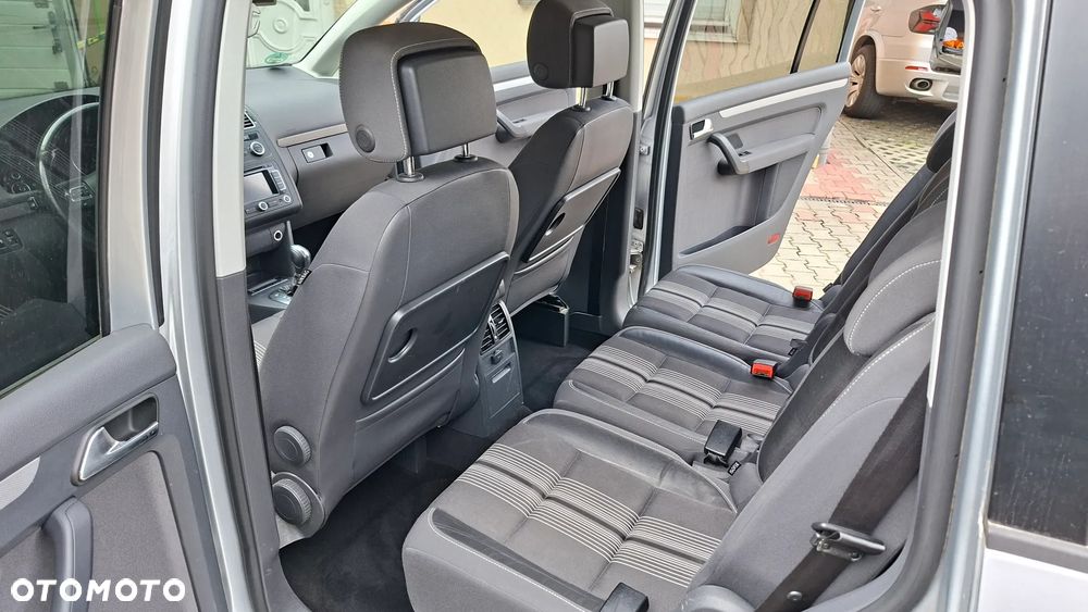 Volkswagen Touran 2.0 TDI DPF BlueMotion Technology DSG MATCH - 25