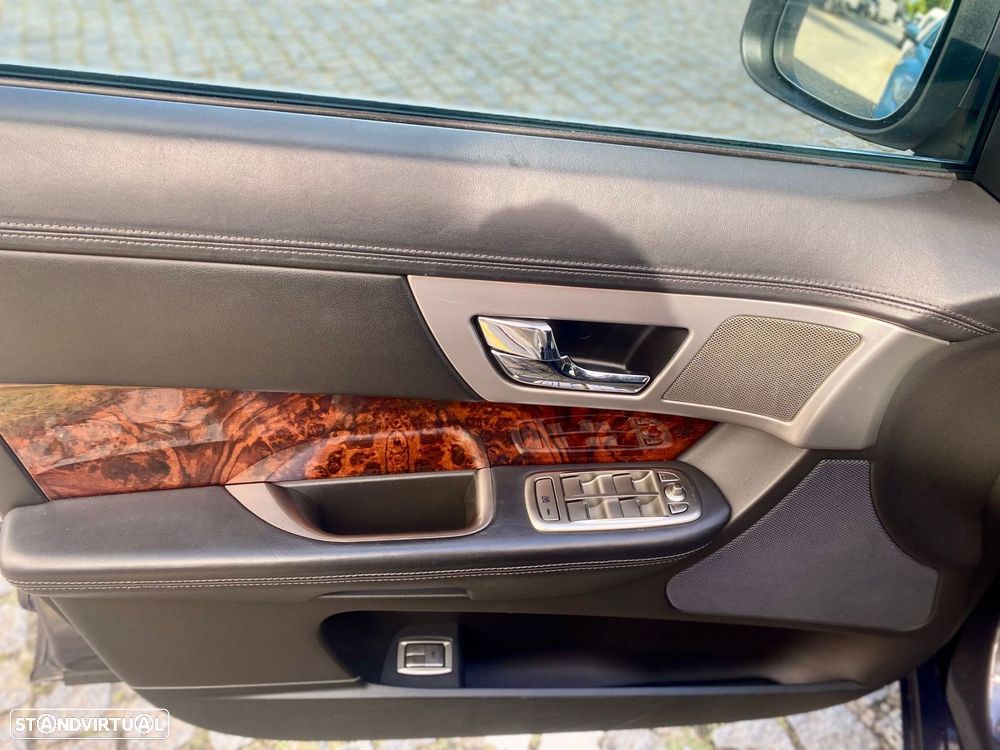 Jaguar XF 2.7 D V6 Premium Luxury - 10