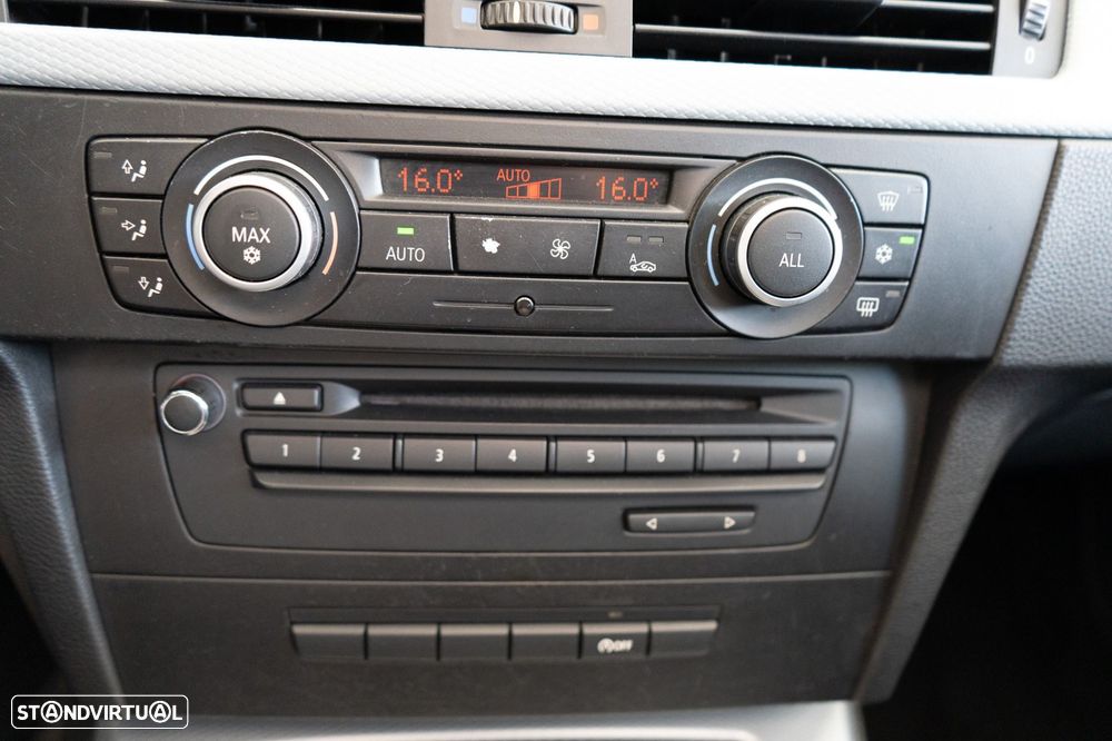 BMW 320 d Navigation Sport - 25