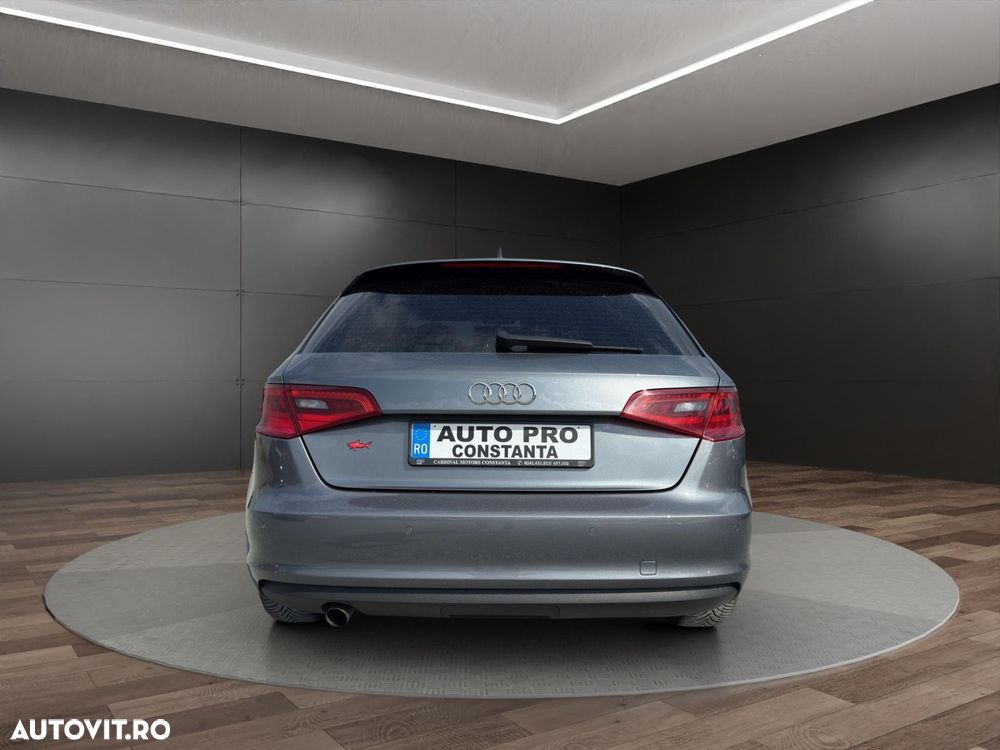 Audi A3 1.6 TDI Sportback S tronic Ambiente - 14