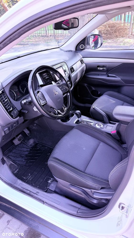 Mitsubishi Outlander 2.0 Intense + 4WD CVT - 19