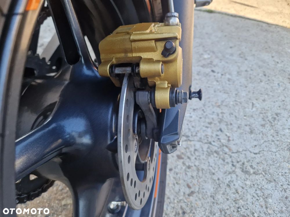 Triumph Street Triple - 25