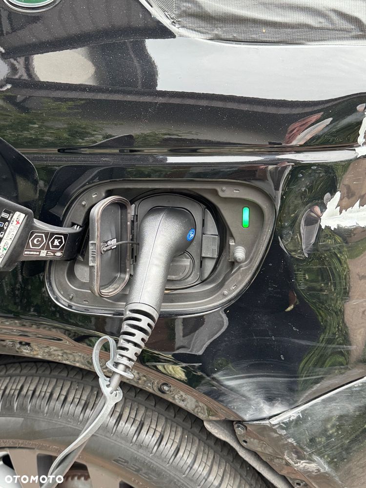 Land Rover Discovery Sport P300e R-Dynamic HSE - 38
