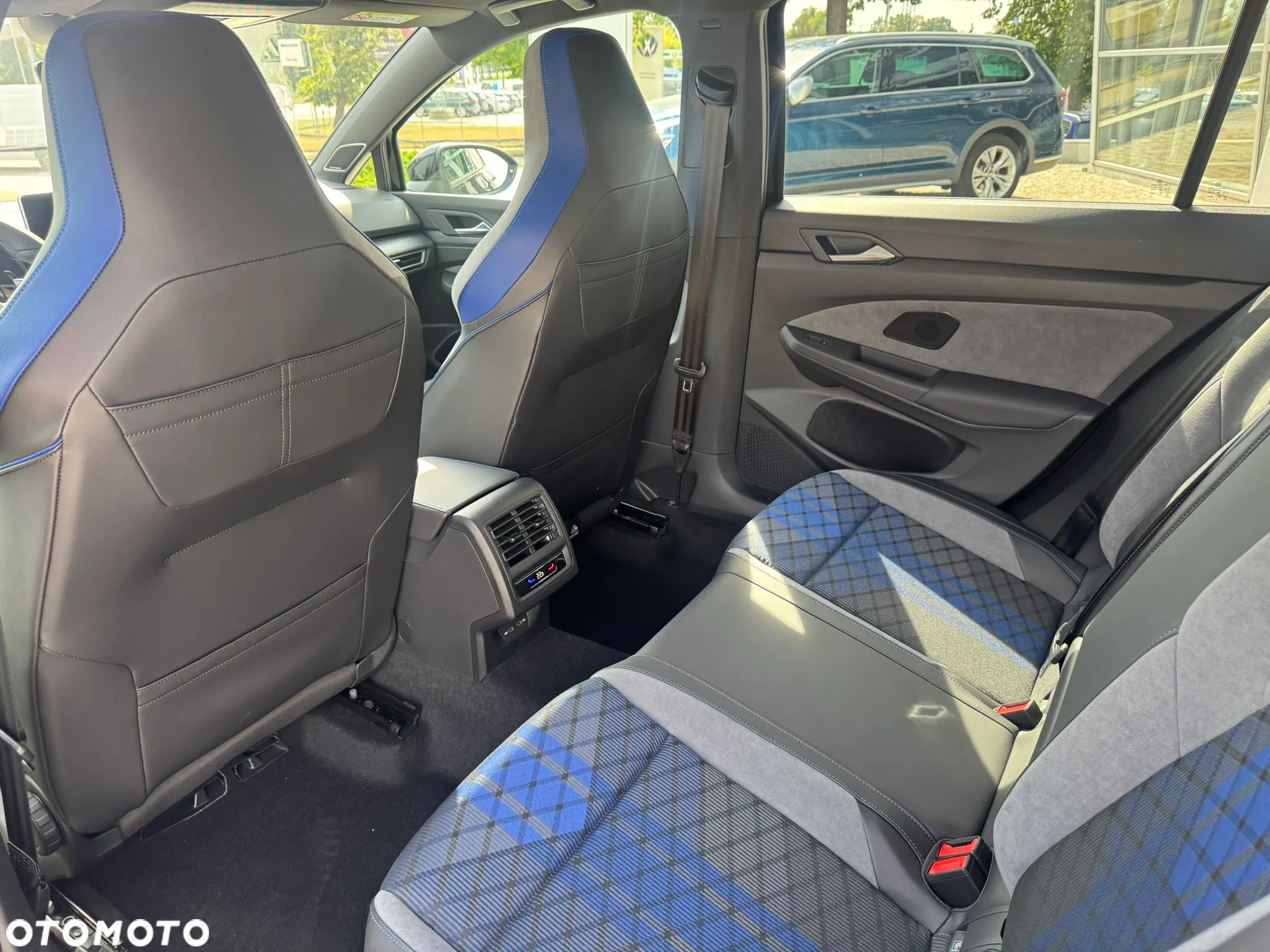 Volkswagen Golf VIII 2.0 TSI 4Motion R - 25