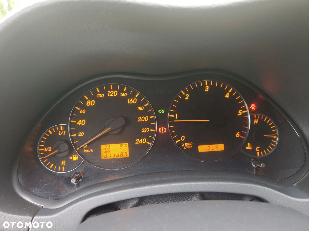 Toyota Avensis 2.2 D-4D X - 8