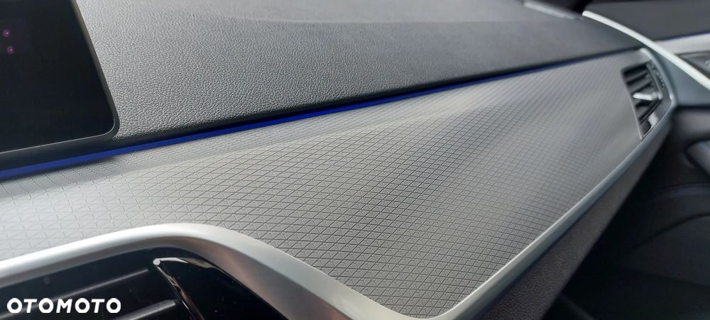 BMW Seria 5 530e iPerformance M Sport sport - 23