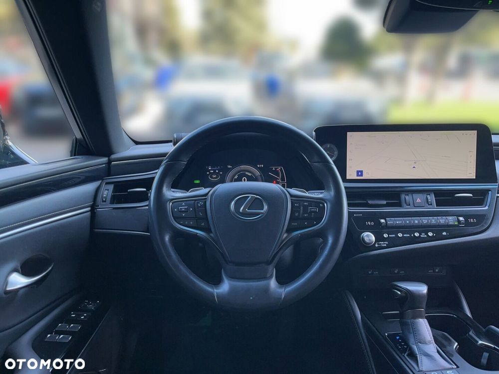 Lexus ES - 7