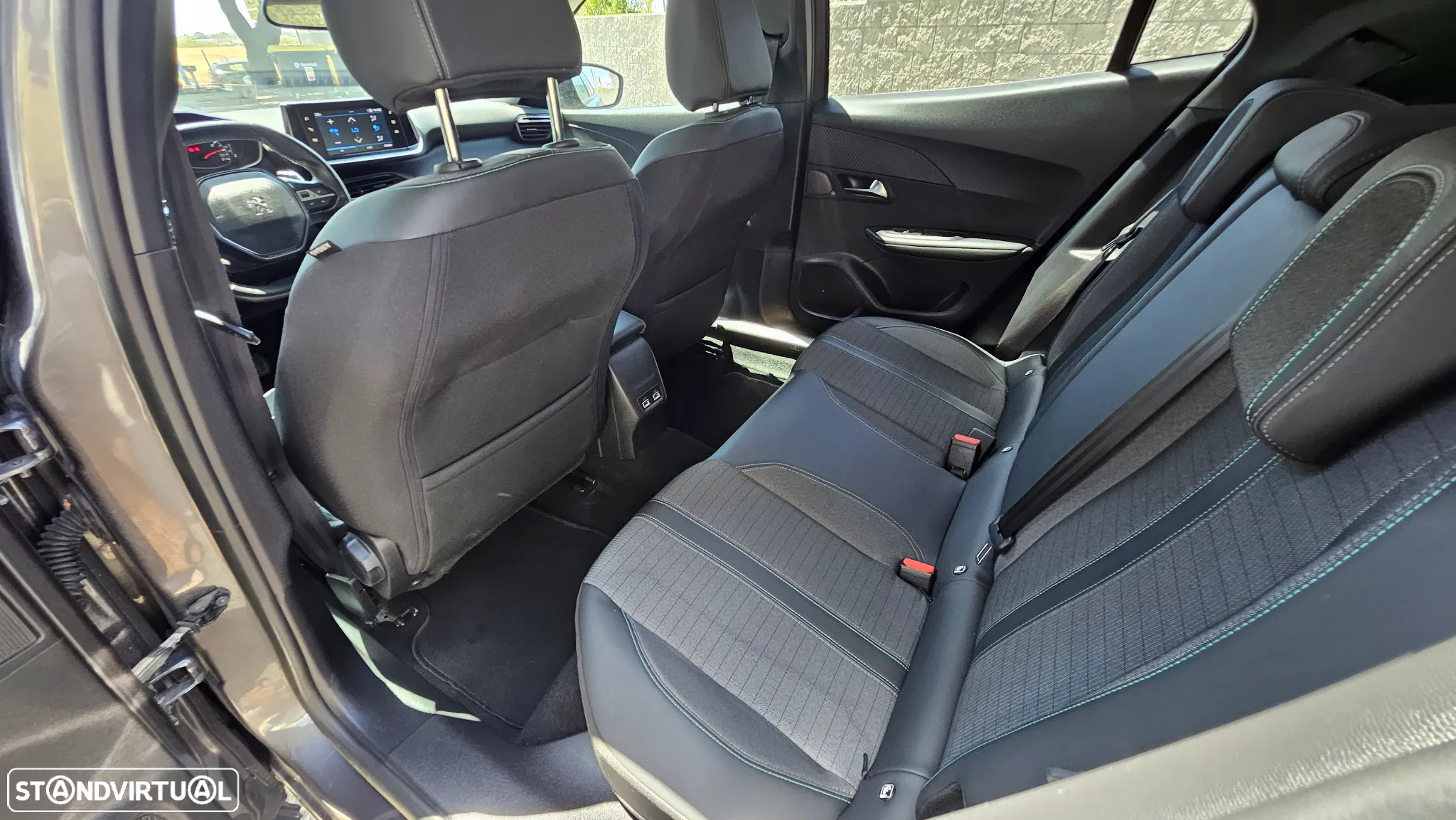 Peugeot 2008 1.2 PureTech Allure EAT8 - 9
