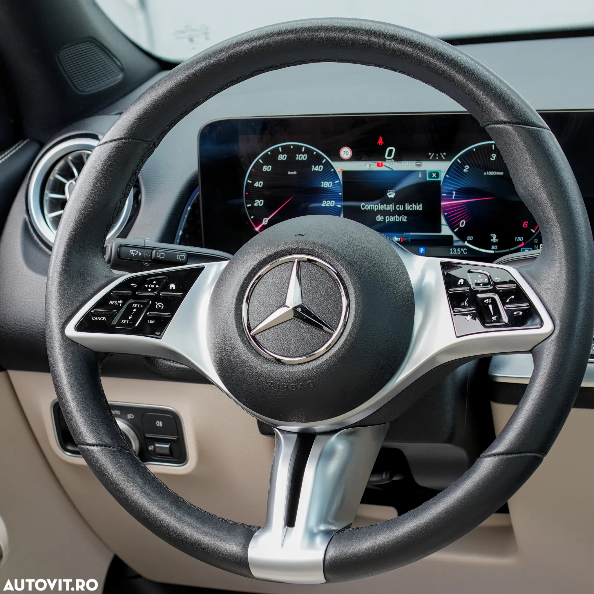 Mercedes-Benz GLB - 13