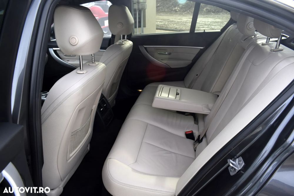 BMW Seria 3 320i xDrive Aut. Luxury Line - 14