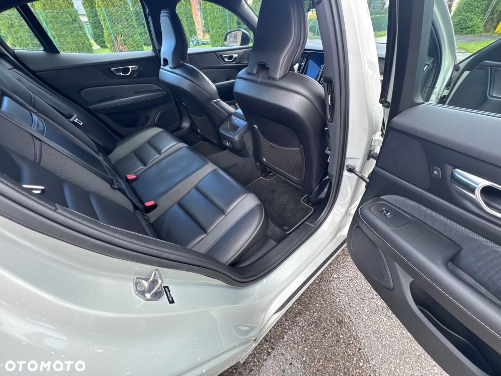 Volvo S60 T6 AWD R-Design - 24