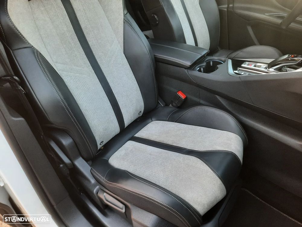 Peugeot 3008 1.6 Hybrid GT Pack e-EAT8 - 32