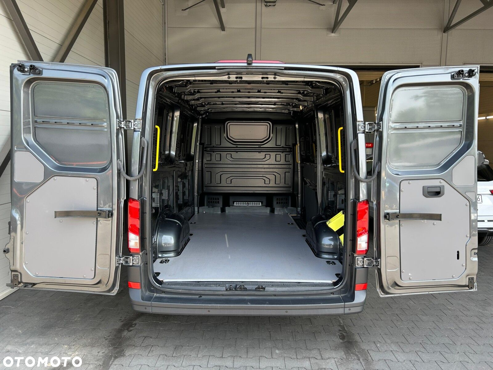 Volkswagen Crafter Furgon L3H2, 2.0BiTDI 177KM, 3640mm, Niski dach - 11