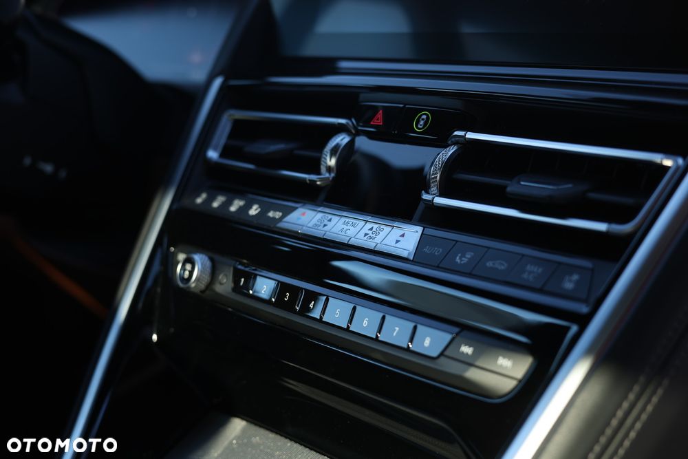 BMW Seria 8 - 24