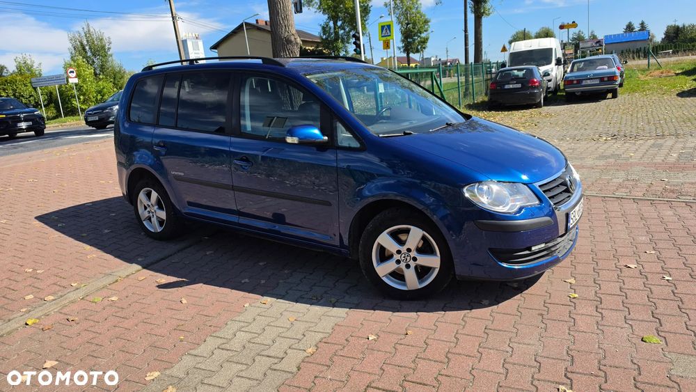 Volkswagen Touran 2.0 FSI Highline - 37