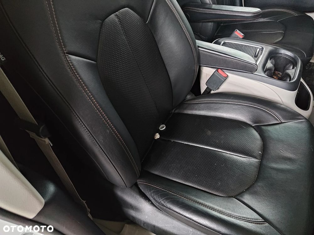 Chrysler Pacifica - 8