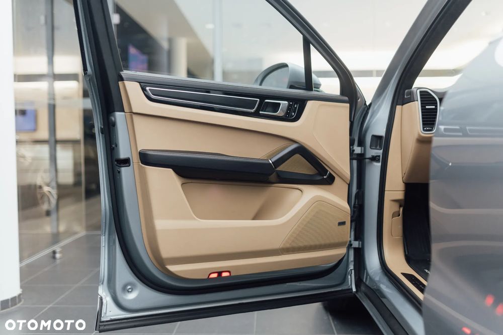 Porsche Cayenne - 25