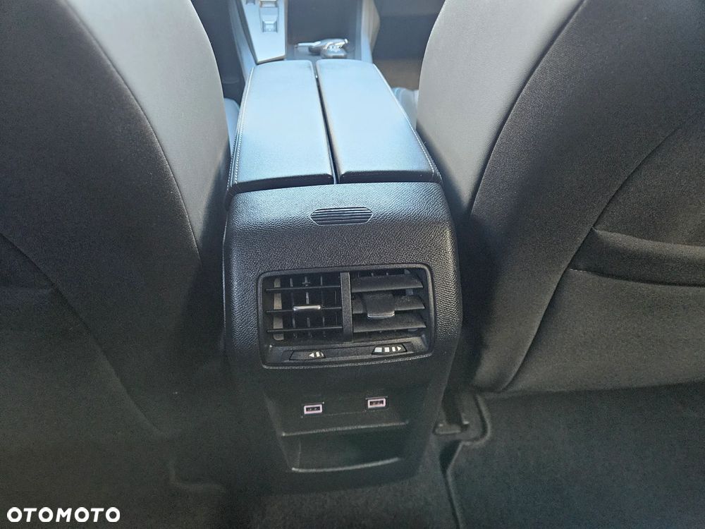 Peugeot 308 1.5 BlueHDi Active Pack Business S&S EAT8 - 31