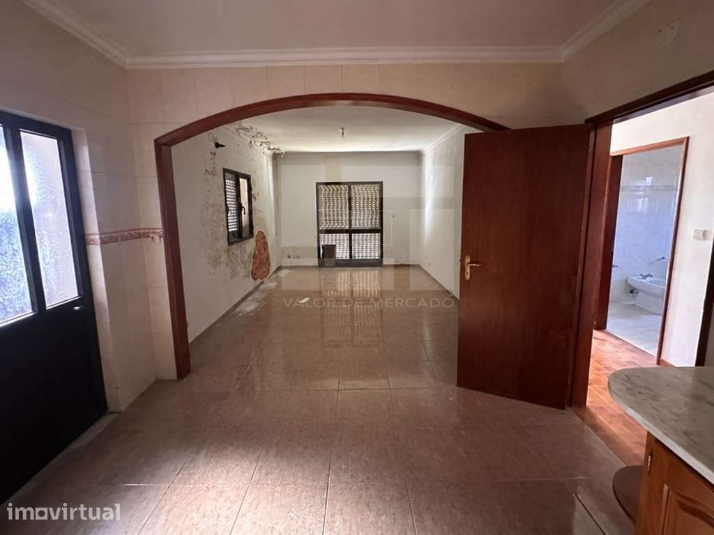 Moradia T2 com Terreno de 540 m² - Crie o Seu Projeto de Sonho em S... - Grande imagem: 5/10