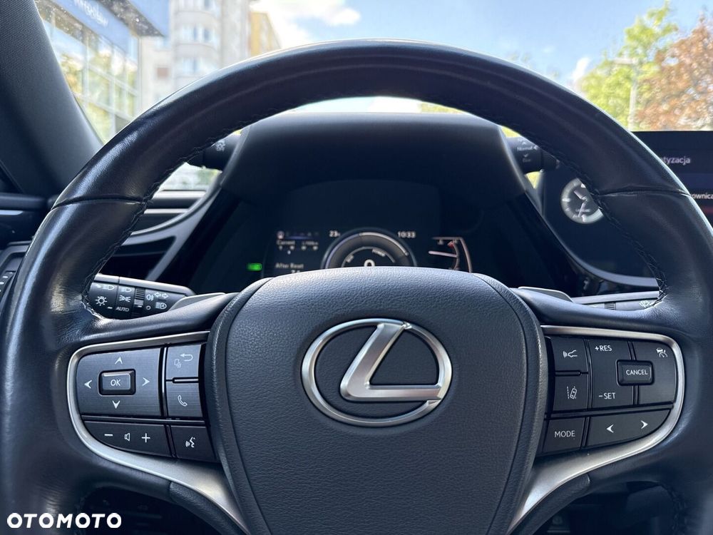 Lexus ES 300h Business Edition - 17