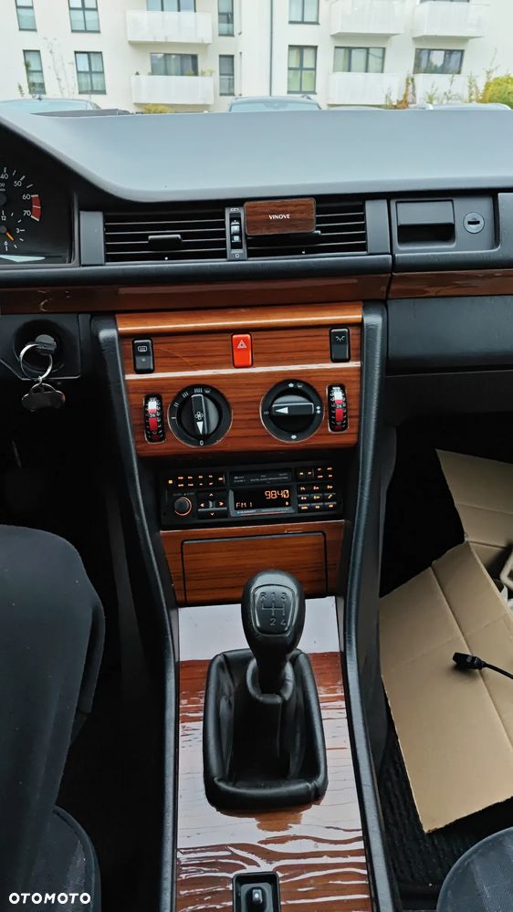 Mercedes-Benz W124 (1984-1993) ver-standard - 24