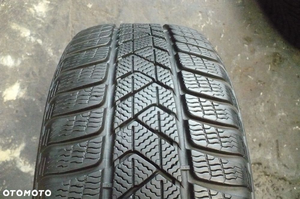 PIRELLI Sottozero 3 225/55R17 6,3mm 2024 - 1