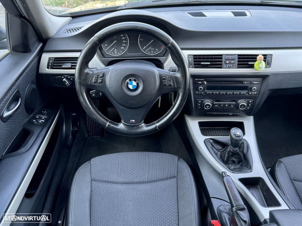 BMW 320 d Touring - 8