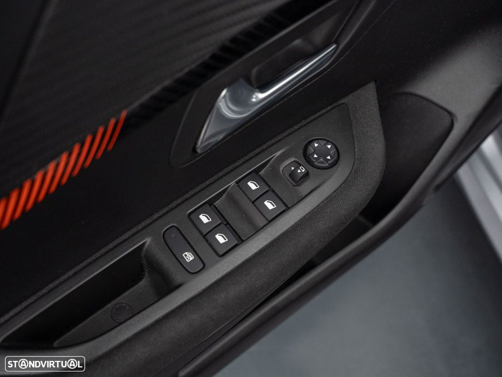 Peugeot e-208 50 kWh Active Pack — fotografia 17