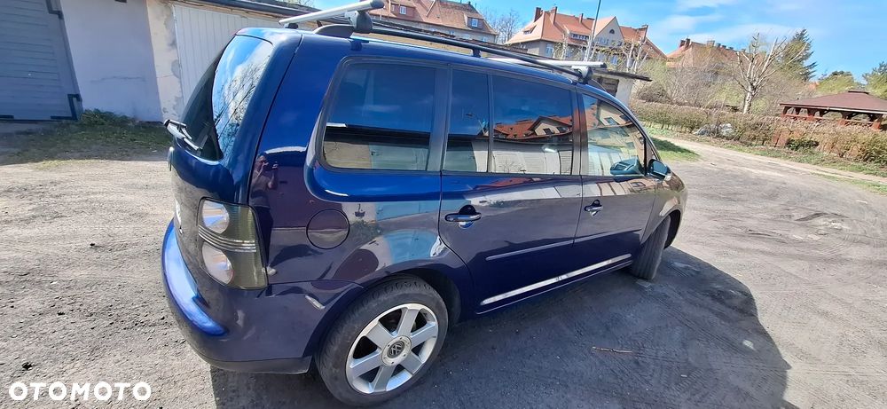 Volkswagen Touran 1.9 TDI Conceptline DSG - 9