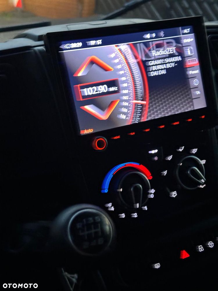 KNAUS LIVE i 700 - 16