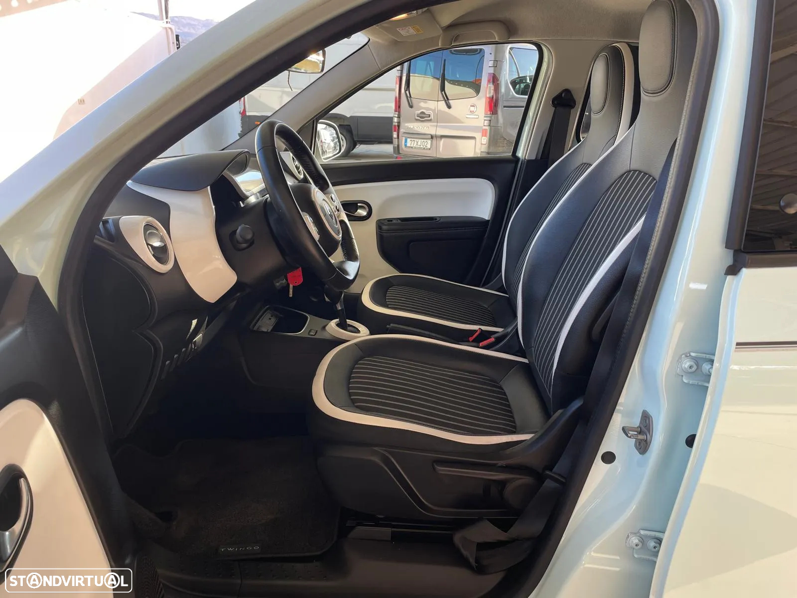 Renault Twingo TCE 90 EDC INTENS - 9