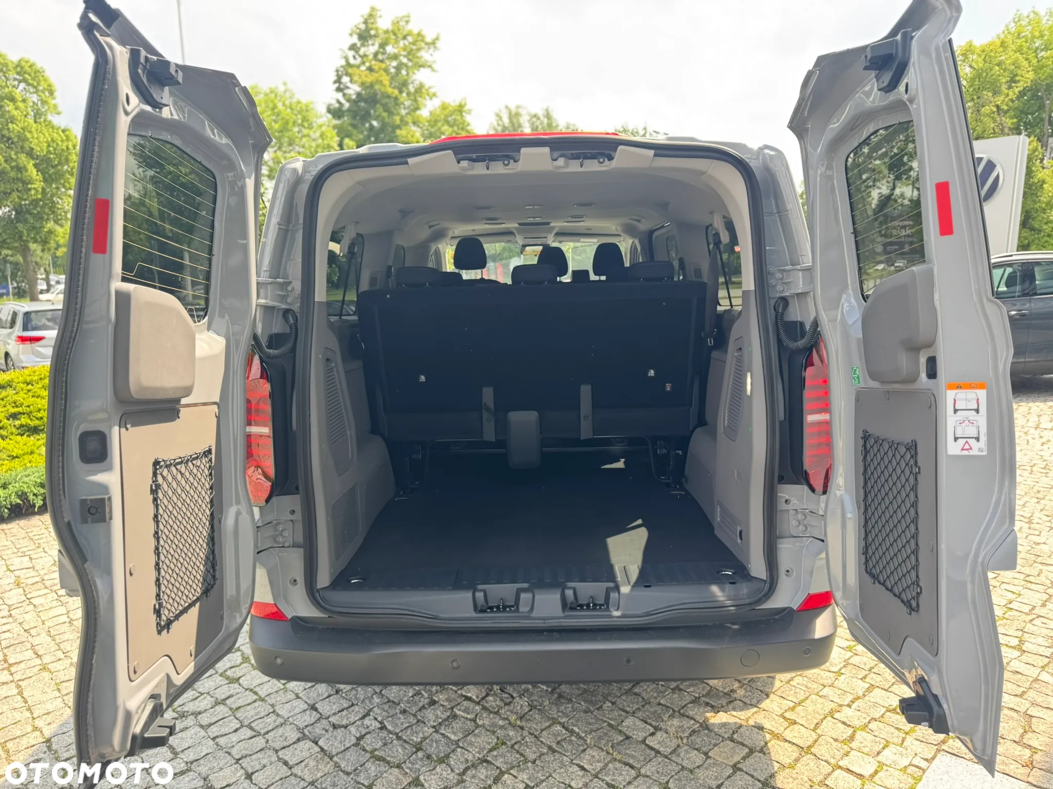 Volkswagen Caravelle - 24