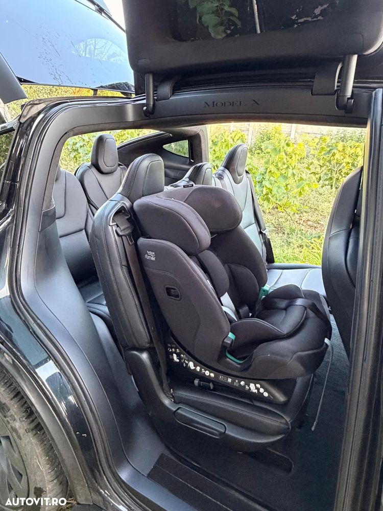 Tesla Model X - 8