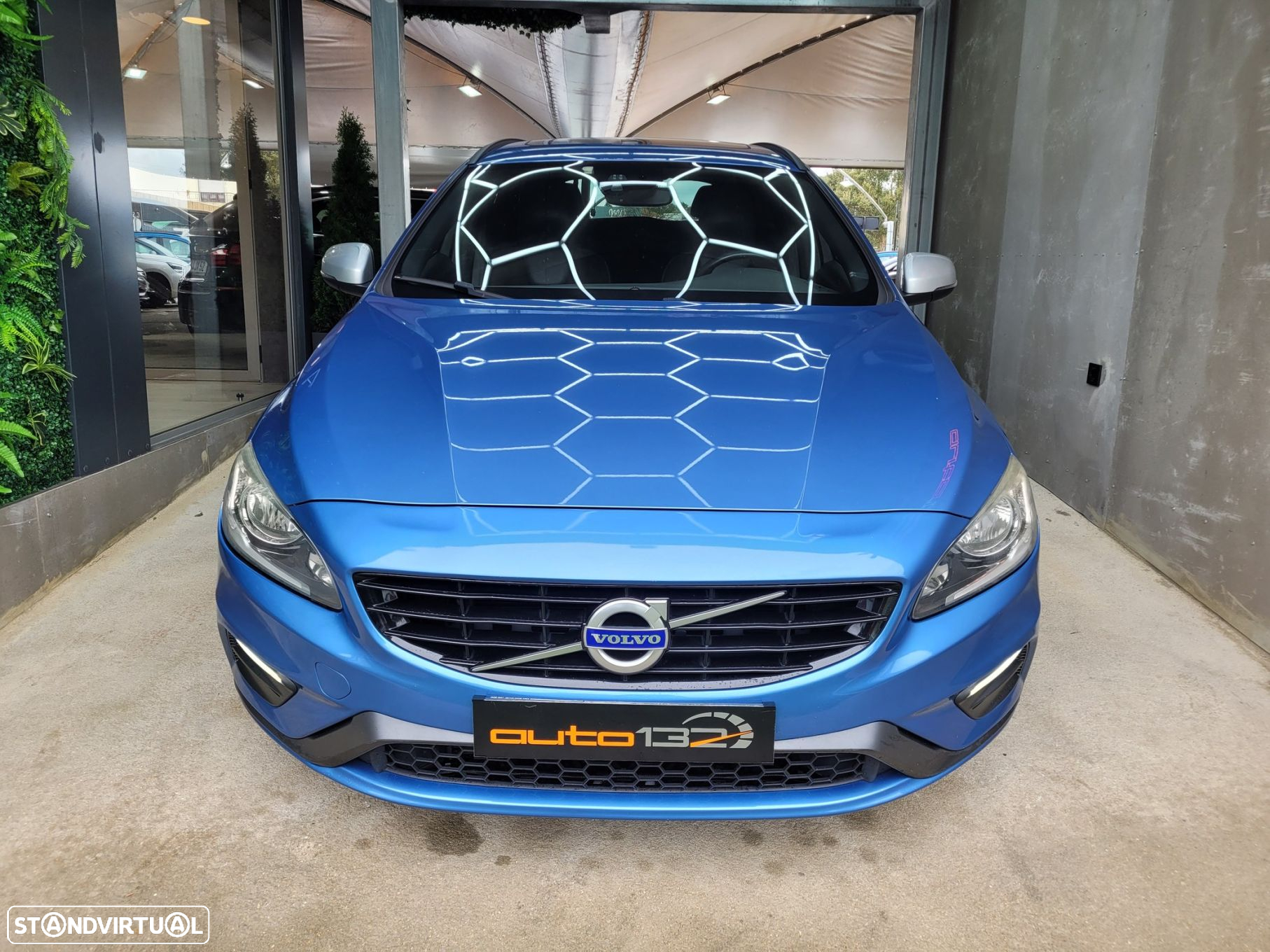 Volvo V60 2.0 D4 R-Design - 2