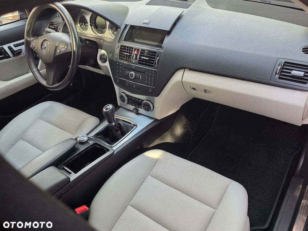 Mercedes-Benz Klasa C 280 Avantgarde Sport Edition + - 32