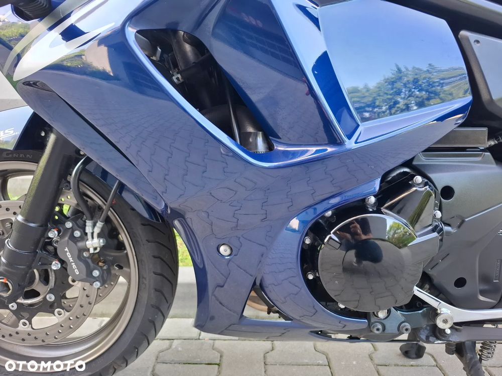 Suzuki GSX - 18