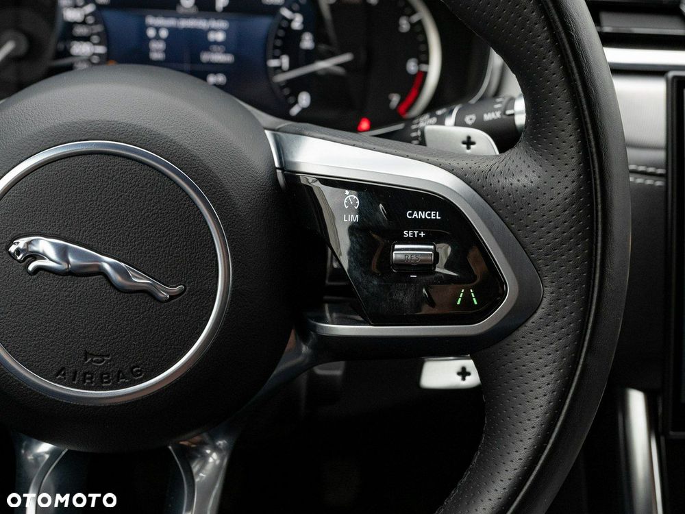 Jaguar XF 2.0 P250 R-Dynamic SE - 18