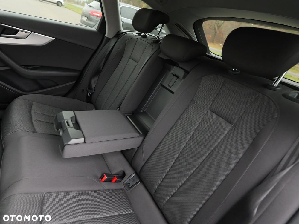 Audi A4 Avant 2.0 TDI S tronic quattro - 30