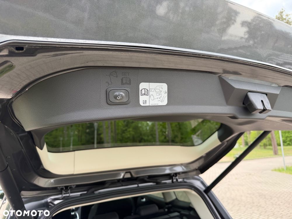 Ford Kuga 2.0 TDCi 2x4 Titanium - 35