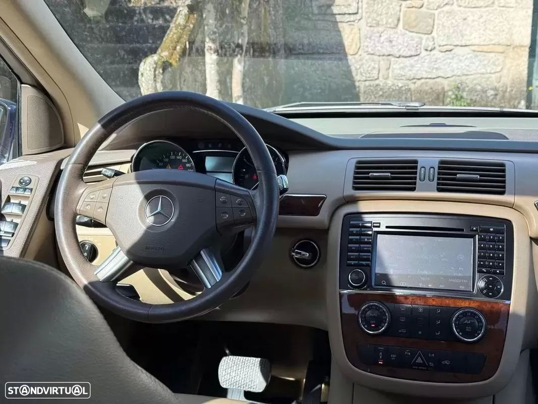 Mercedes-Benz 320 - 27