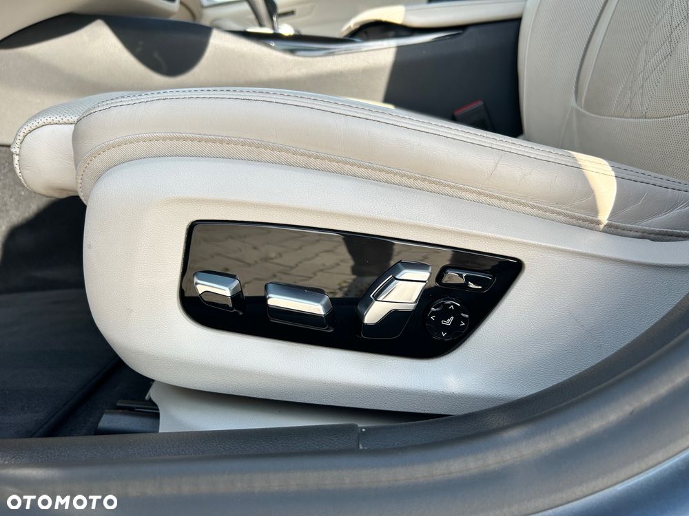 BMW Seria 5 530i xDrive Sport Line sport - 24