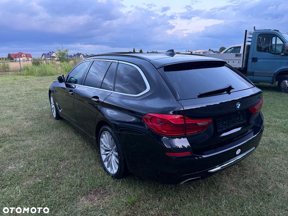 BMW Seria 5 540i xDrive Luxury Line sport - 28