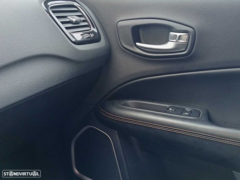 Jeep Compass 1.3 T Limited DCT - 17