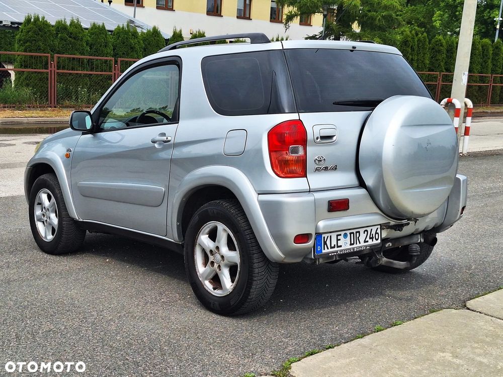 Toyota RAV4 D-4D 4x4 - 18