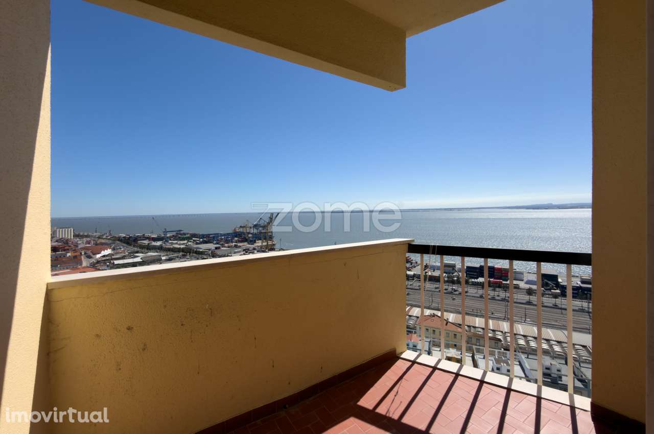 T3 c/ garagem e vista Rio - Penha de França - Grande imagem: 2/34