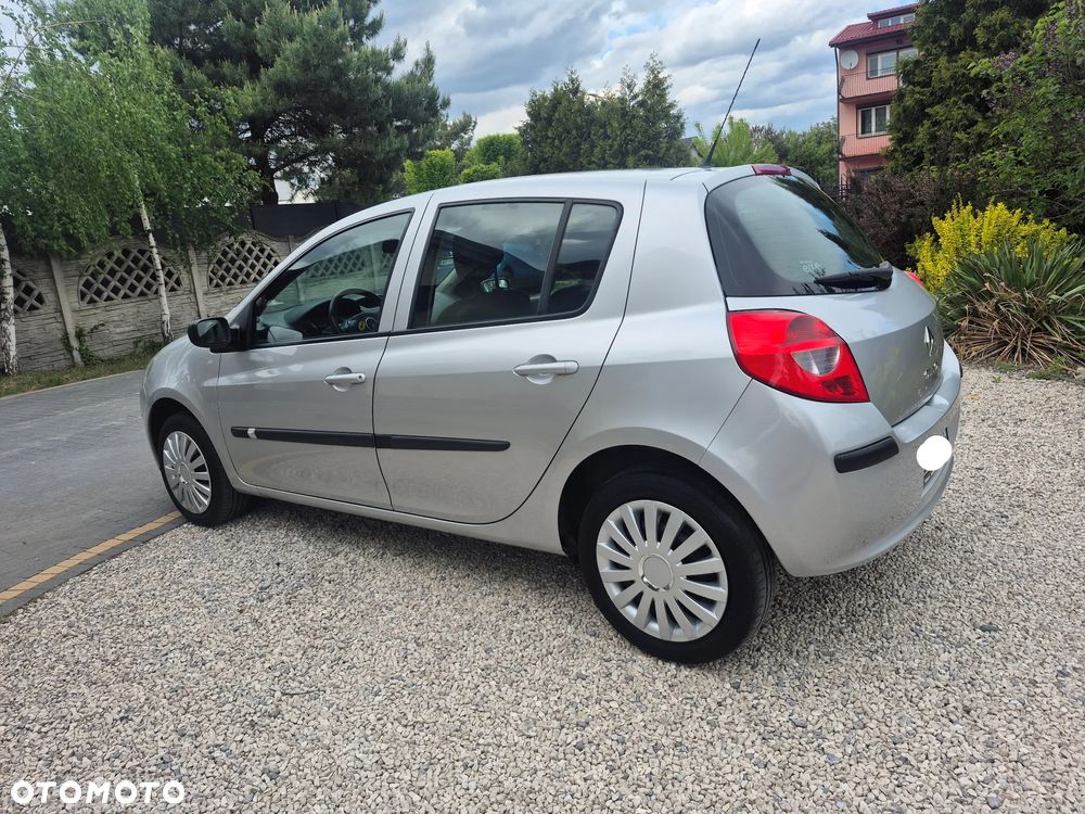Renault Clio 1.2 16V Expression - 11