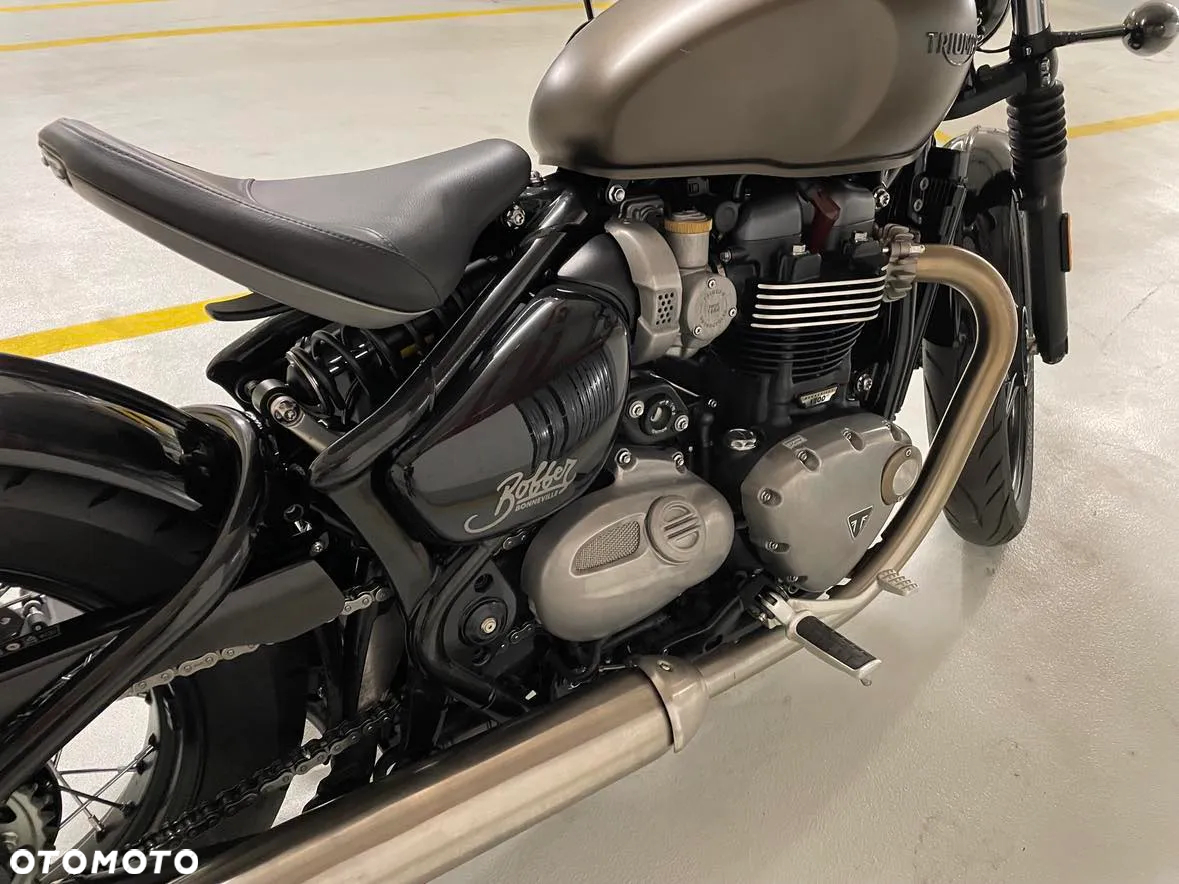 Triumph Bonneville Bobber - 3