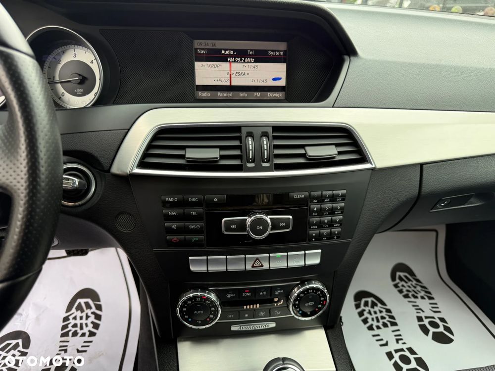 Mercedes-Benz Klasa C 180 CDI Avantgarde Edition - 32